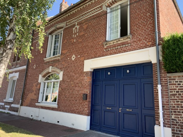 MOREUIL, plein centre ville