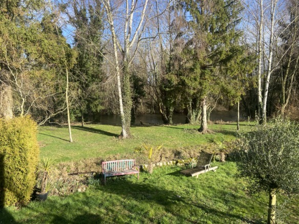 DAOURS, 8 kms Amiens Est